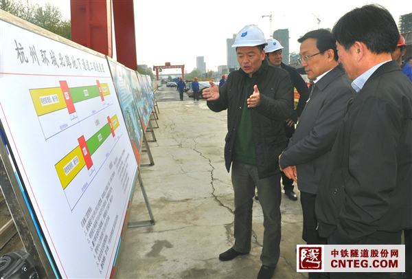 市长检查工地.jpg