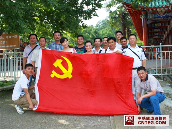 武汉轨道交通武汉轨道交通四号线二期七标项目经理部参观爱国教育主义基地.JPG