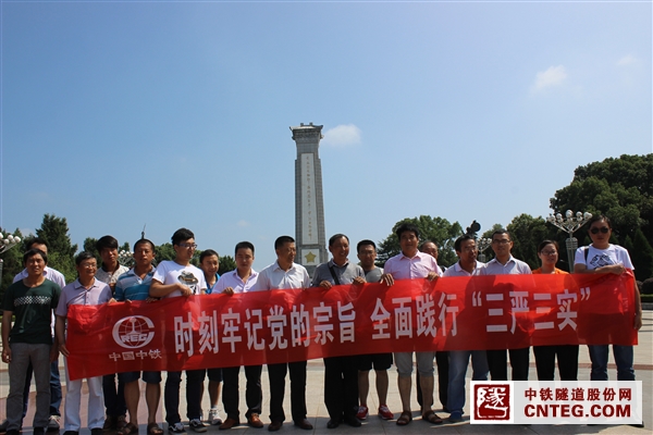党员七一活动照.JPG