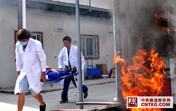 抢救伤员.JPG