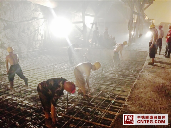 TBM组装洞施工现场.jpg