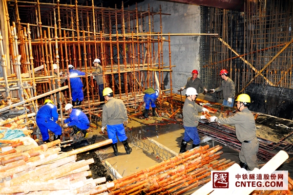 党的群众路线实践活动-后勤突击队.jpg