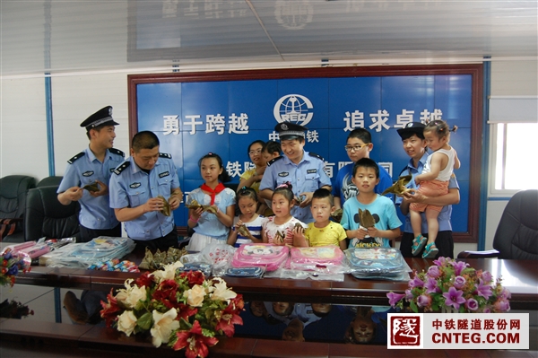 派出所慰问.JPG