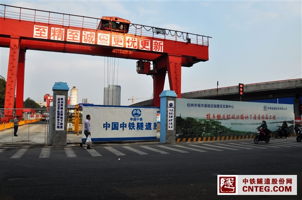 3-工地大门.jpg