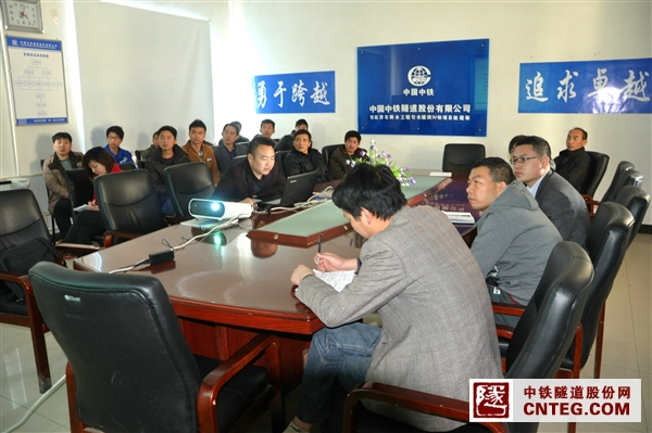 引红济石学习“两会”精神.JPG