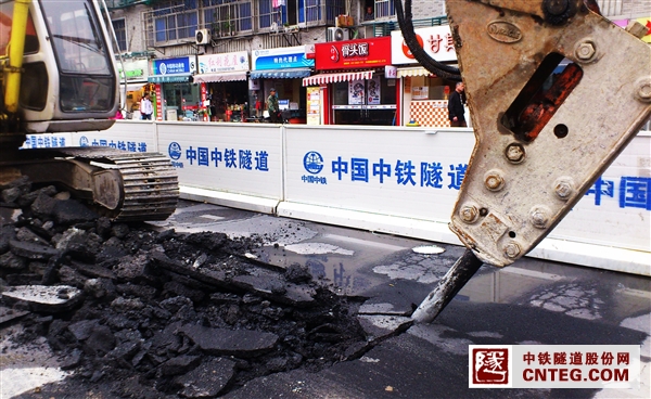 34-外部施工临时围护.JPG