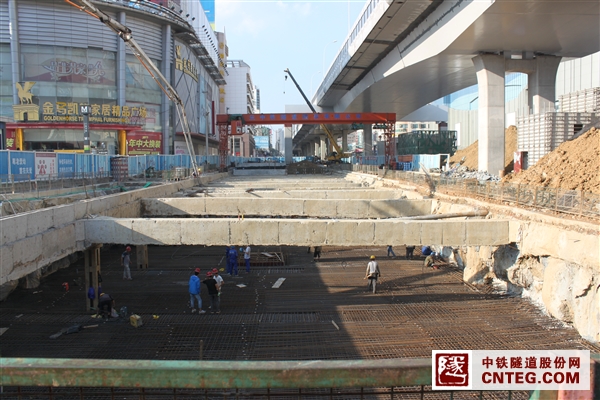 图为3号出入口最后一段结构混凝土浇筑施工.JPG