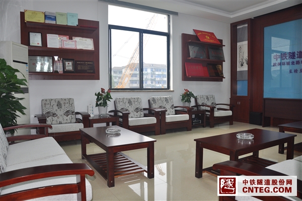 82-党建红色温馨小屋.jpg