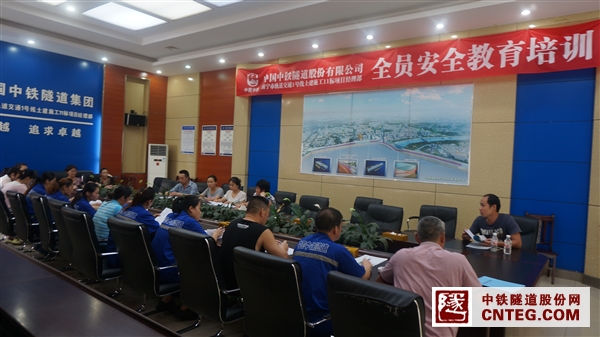 全教育之食堂人员员.JPG