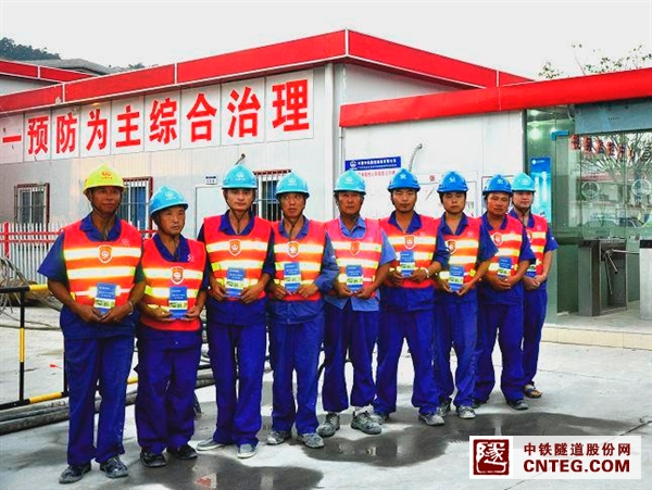 群安员上岗.JPG