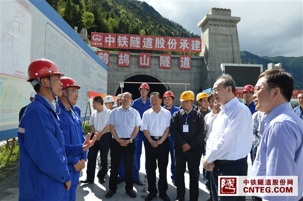 四川省委副书记尹力视察鹧鸪山隧道.JPG
