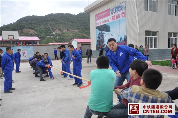 男子拔河比赛1.JPG