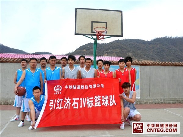篮球队合影4.JPG