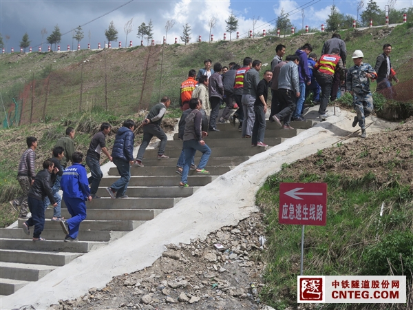 人员疏散.jpg
