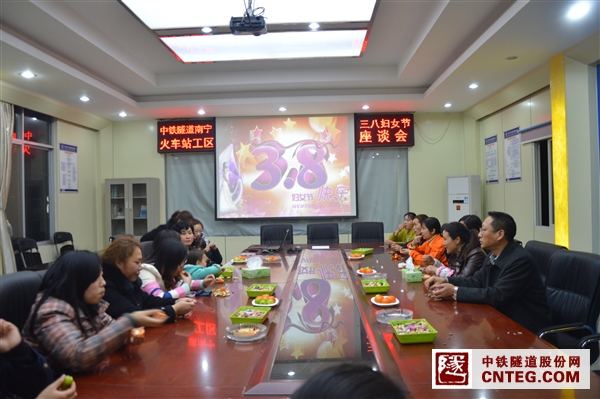 南宁火车站.jpg