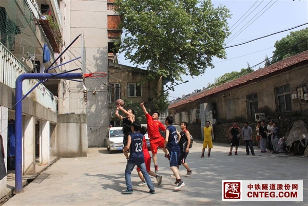 市政二公司组织开展庆五一文体娱乐活动.jpg