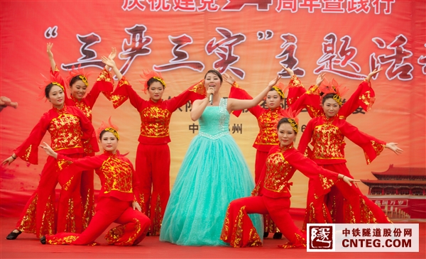 歌伴舞《唱支山歌给党听》.jpg
