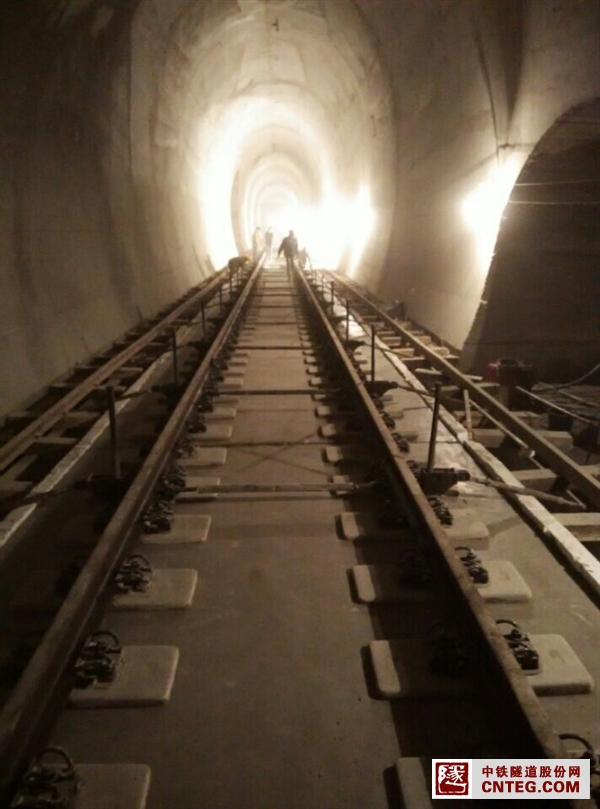 无砟轨道施工 (1).jpg