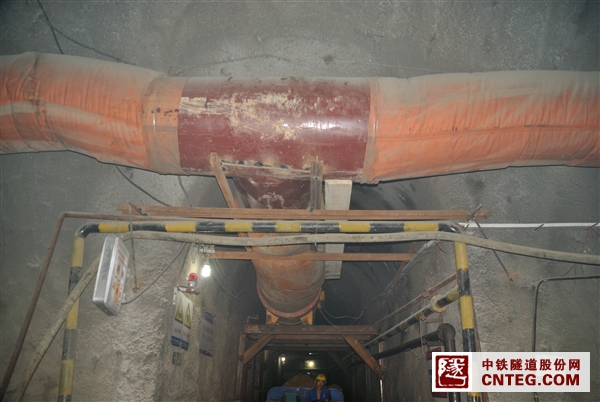 出风口三通管道.JPG