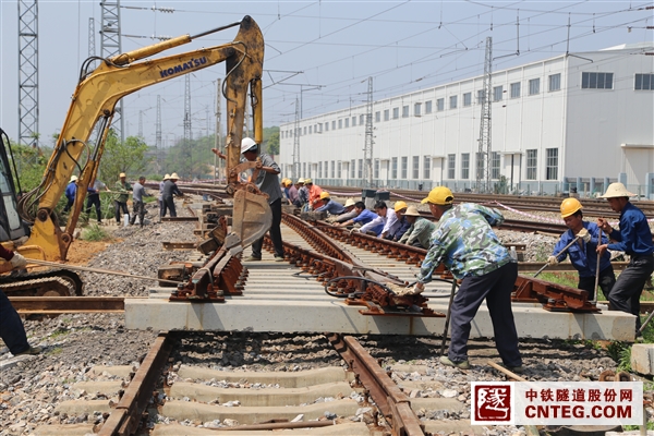 捞刀河调车场二次拨接施工现场.JPG