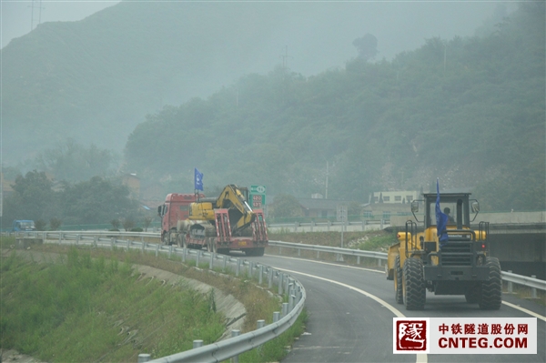 奔赴现场.JPG