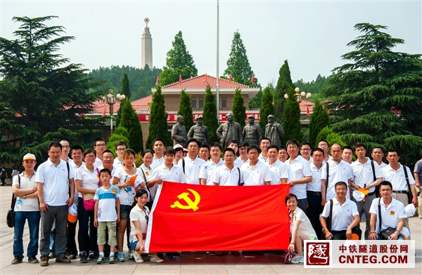 张唐铁路项目党员“七一”西柏坡红色旅游 2.jpg