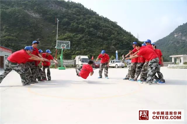 640MJGBTE78.jpg