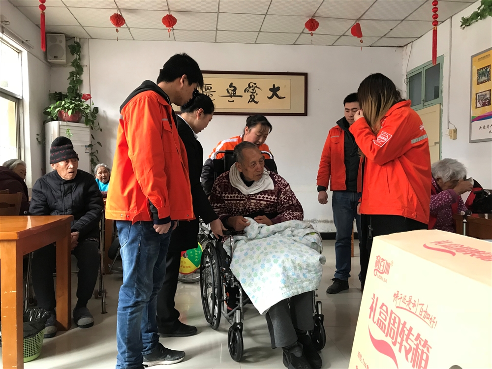 “学雷锋，送温暖”慰问养老院老人活动.jpg