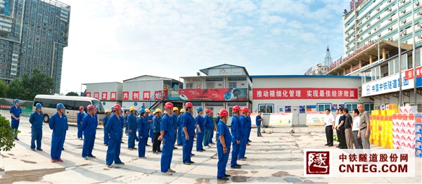 1“送清凉”到工地全景图.jpg