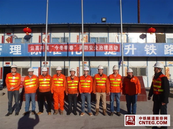 张唐铁路二分部加强春节期间消防安全演练1.JPG