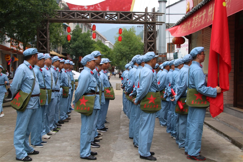党员军训(1).JPG