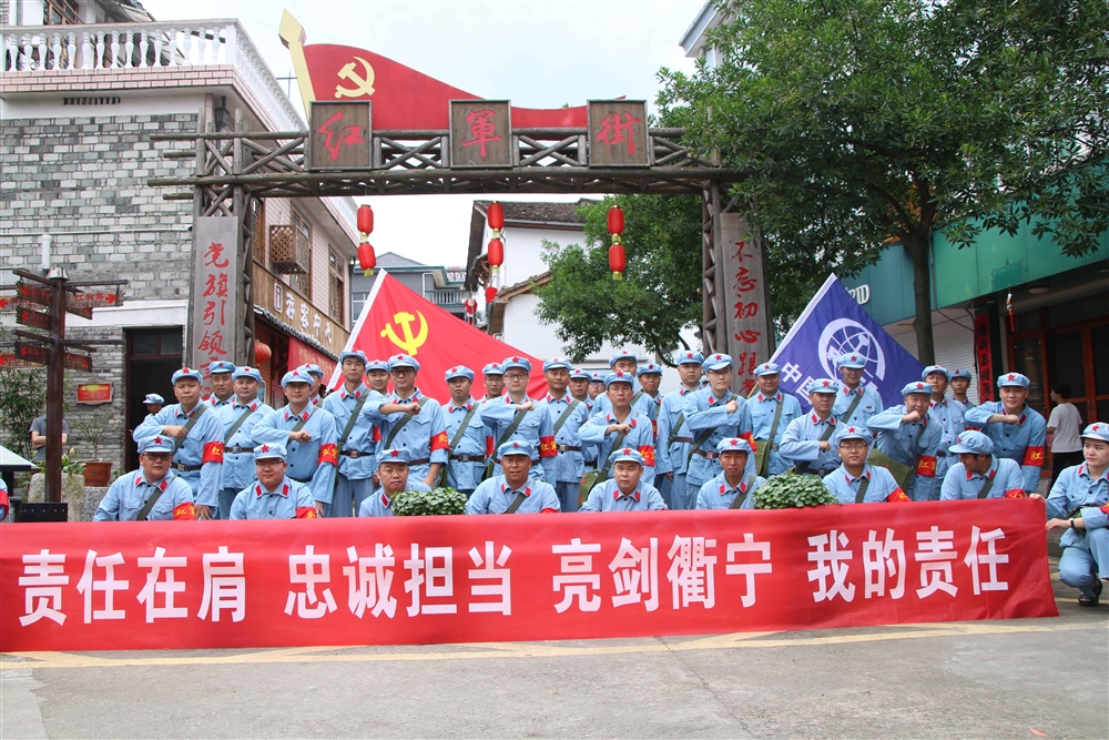 党员合影(1).JPG