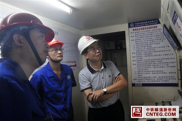 9月24日,集团公司党委书记于保林来到杭州环城北路地下通道工程项目督导精细化管理推进工作.jpg