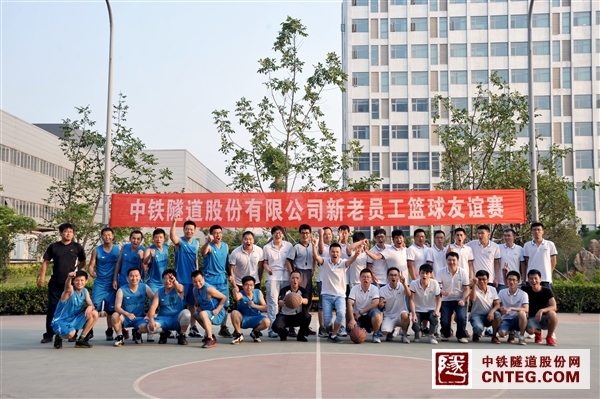 2014年公司新老员工篮球友谊赛合影.JPG